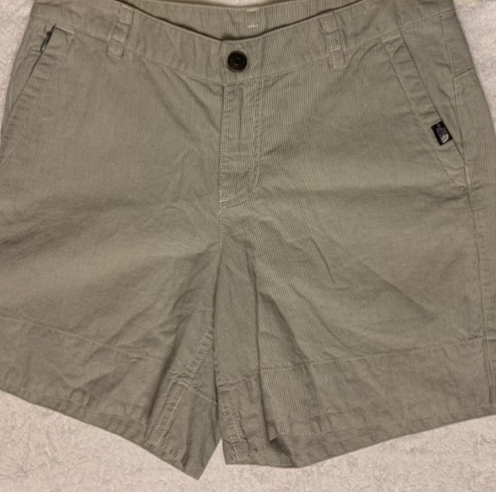 The North Face Women's Linen Gray & White Striped
Shorts Size 2 New Without Tag